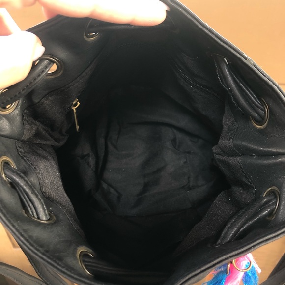 Lily Queen Aztec Crossbody Bucket Bag - Picture 10 of 10